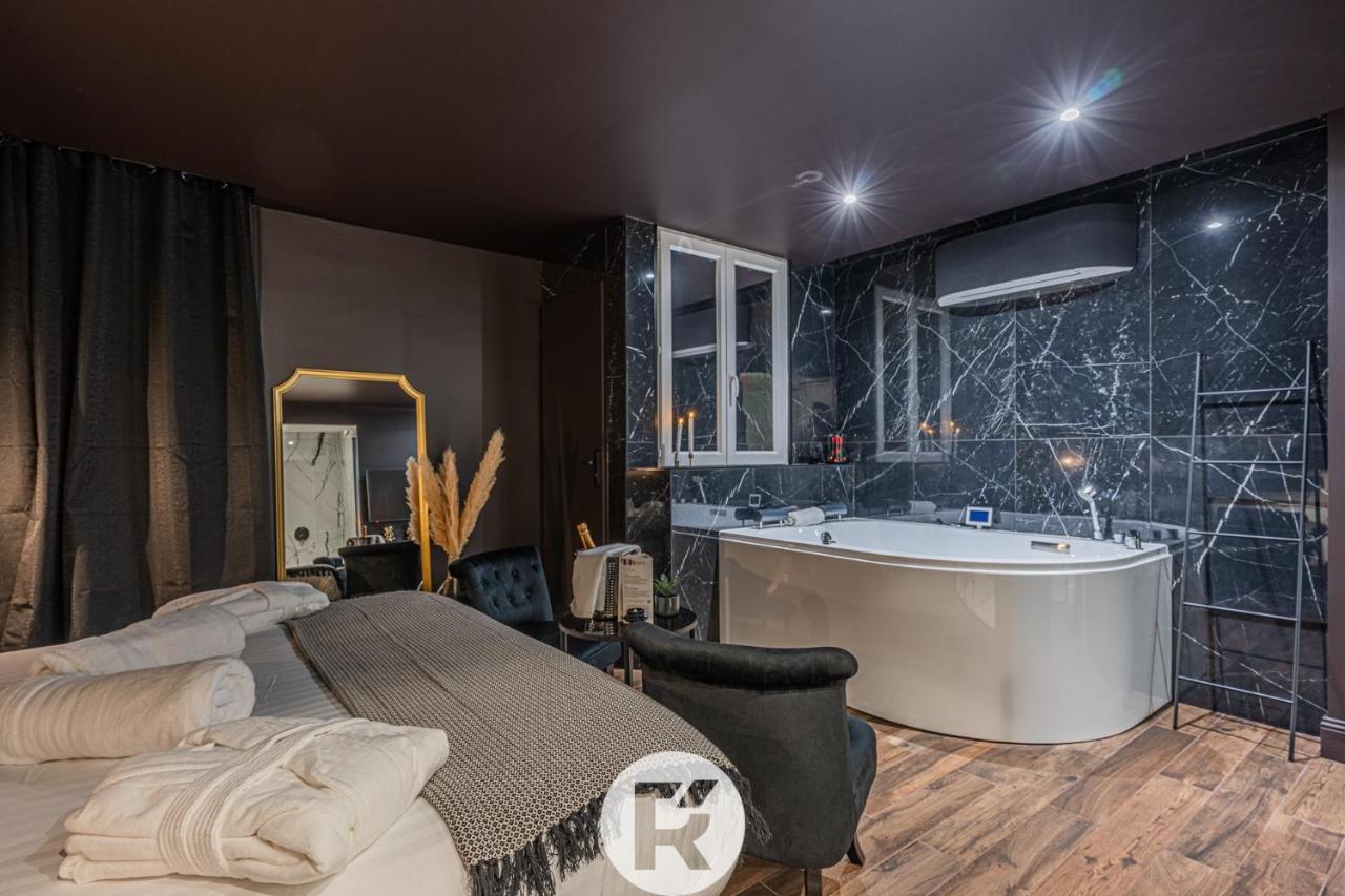 R'Apparts The Love Nest Suite Grenoble Bagian luar foto